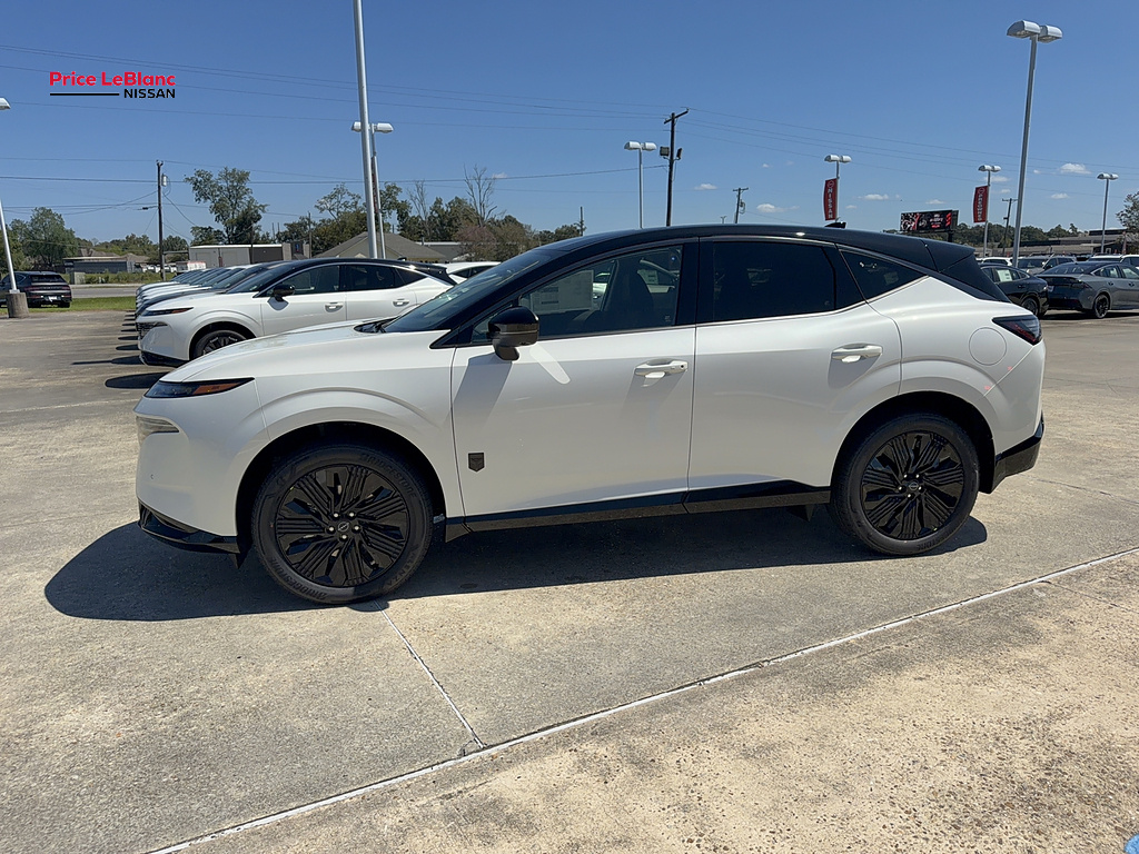 2027 Nissan Murano Dark Armor Everest White Pearl Tricoat/Super Black at Price LeBlanc Nissan