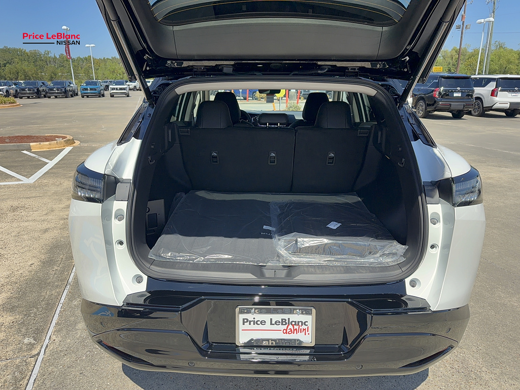 2027 Nissan Murano Dark Armor Everest White Pearl Tricoat/Super Black at Price LeBlanc Nissan