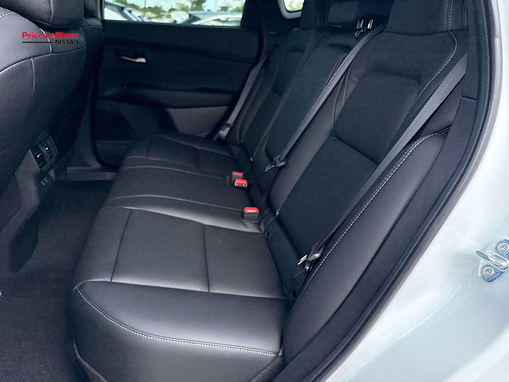 2027 Nissan Murano photo 7 of 19