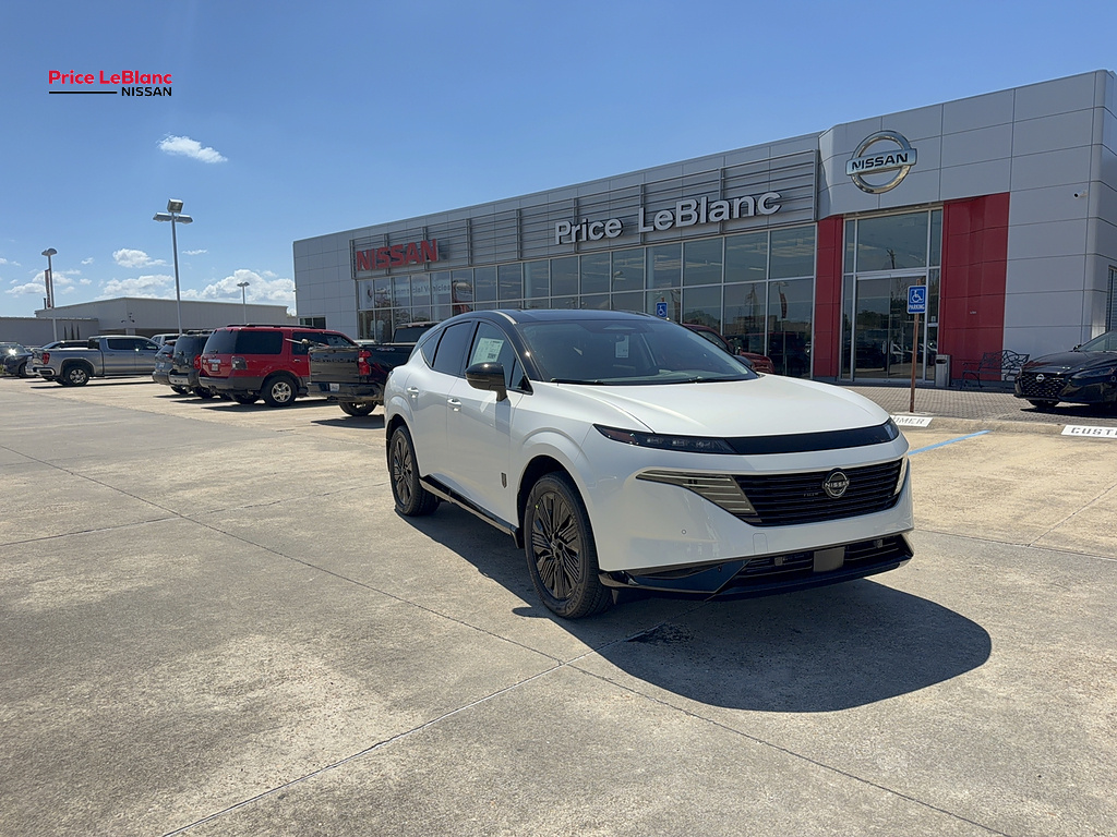 2027 Nissan Murano Dark Armor Everest White Pearl Tricoat/Super Black at Price LeBlanc Nissan