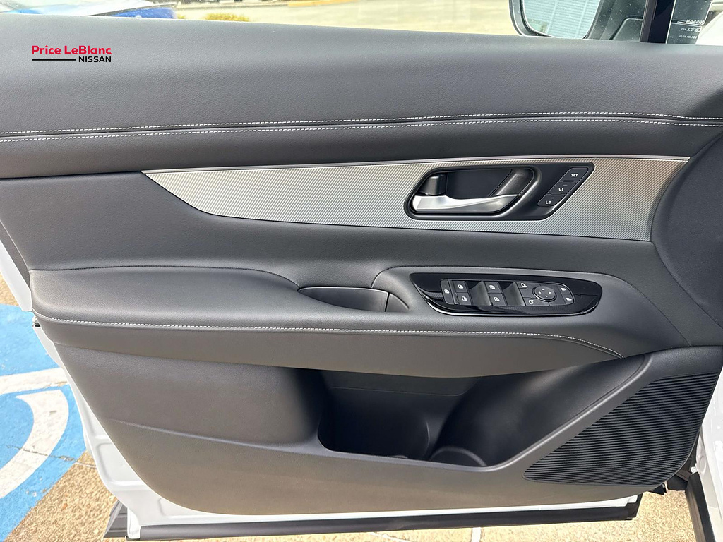 2027 Nissan Murano photo 10 of 19