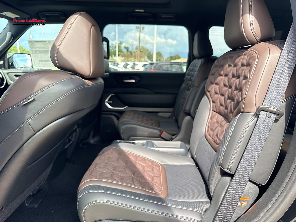 2026 Nissan Armada photo 8 of 18