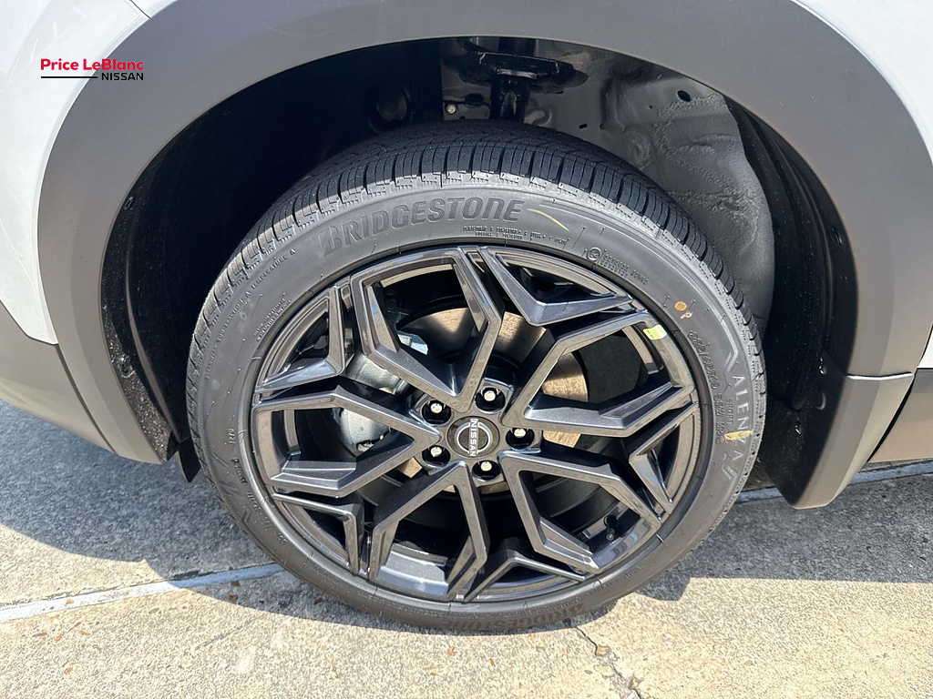 2027 Nissan Kicks SR Aspen White TriCoat/Super Black at Price LeBlanc Nissan