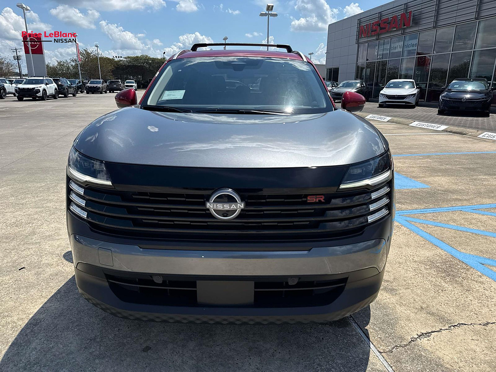 2027 Nissan Kicks photo 2 of 18