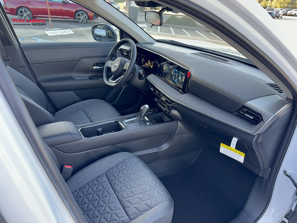 2027 Nissan Kicks photo 11 of 25