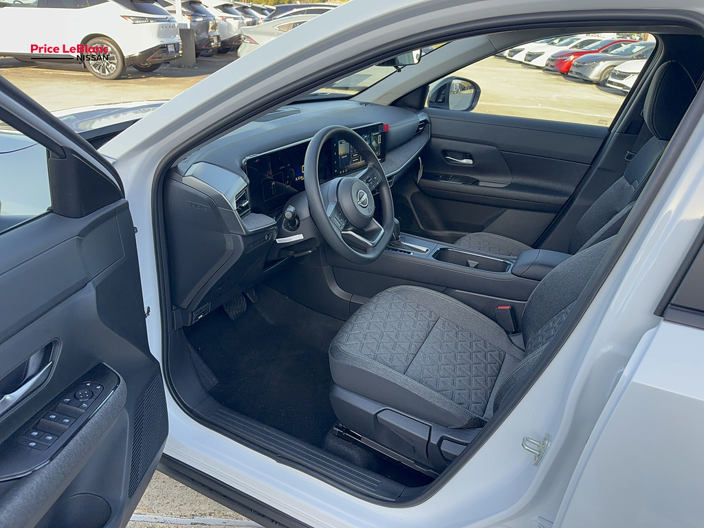 2027 Nissan Kicks photo 19 of 25