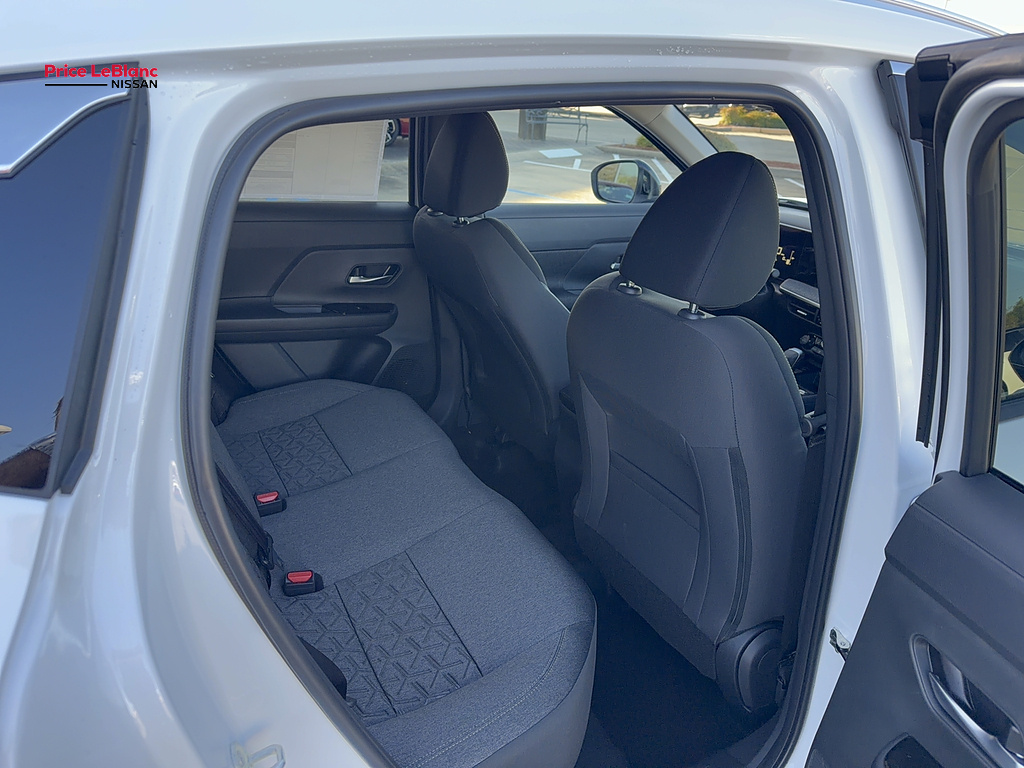 2027 Nissan Kicks photo 14 of 25