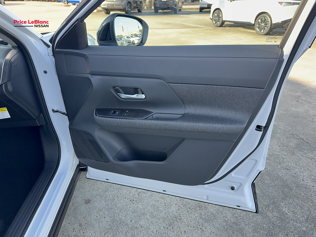 2027 Nissan Kicks photo 10 of 25