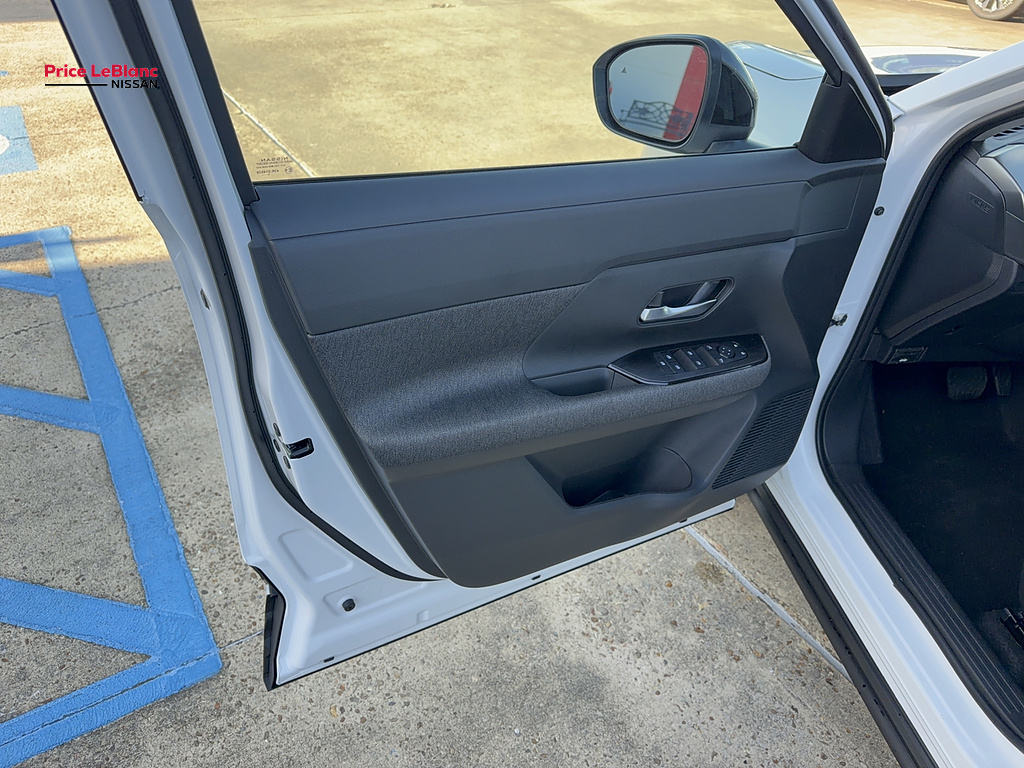 2027 Nissan Kicks photo 18 of 25