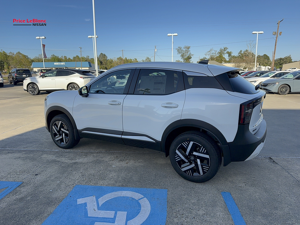 2027 Nissan Kicks photo 8 of 25