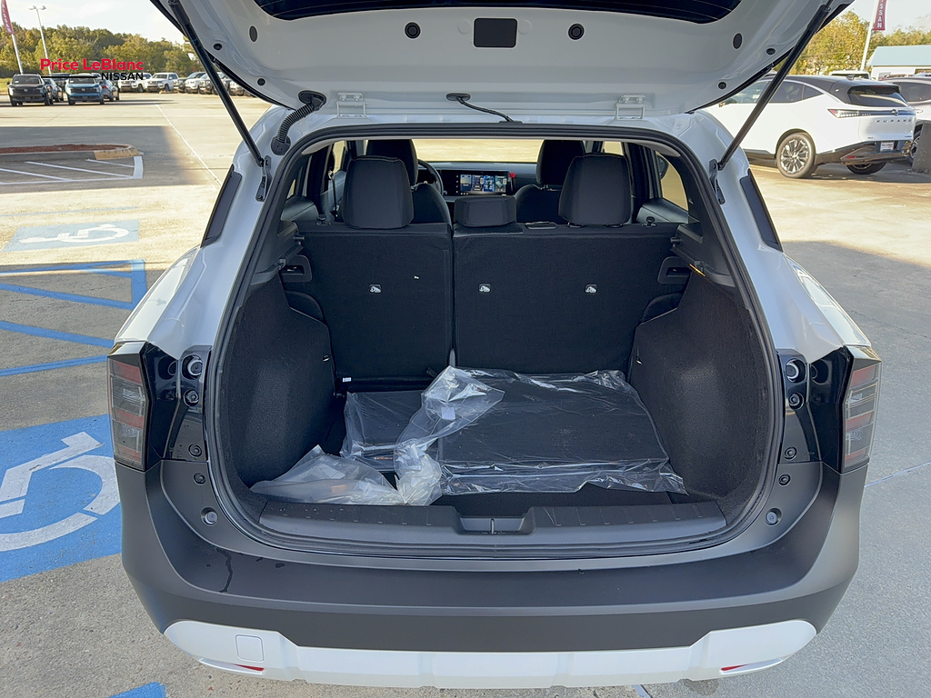 2027 Nissan Kicks photo 17 of 25