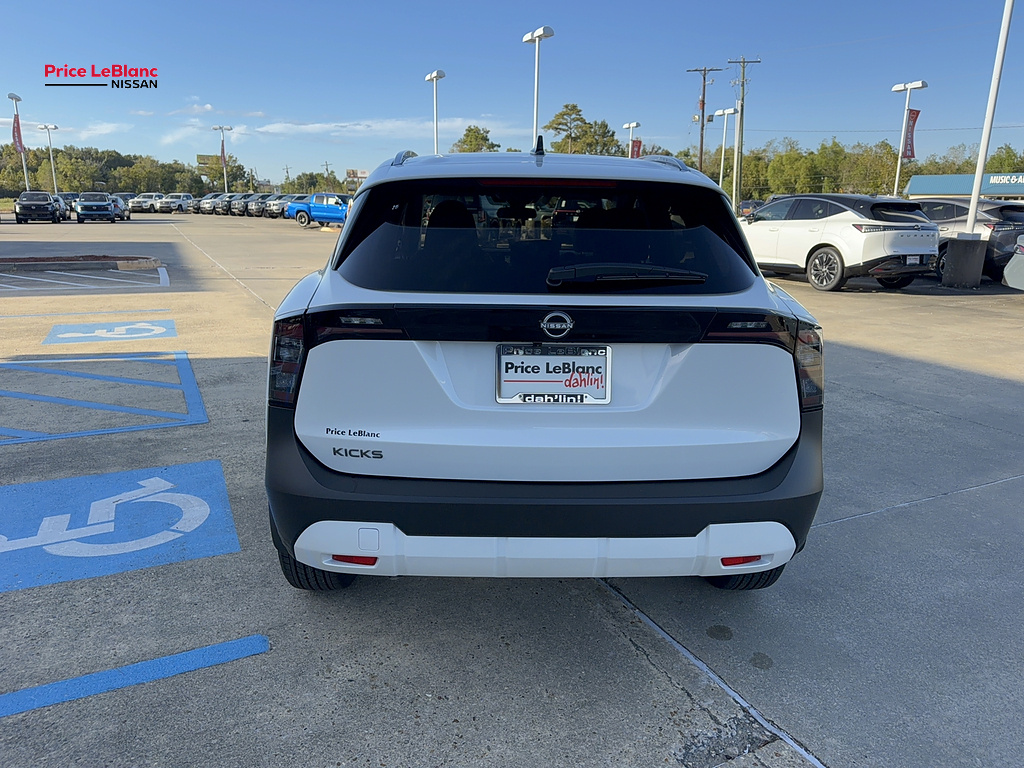 2027 Nissan Kicks photo 6 of 25
