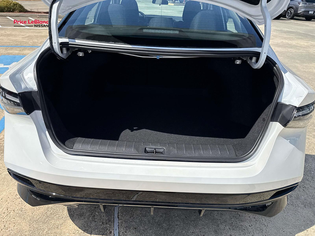 2027 Nissan Sentra photo 7 of 19
