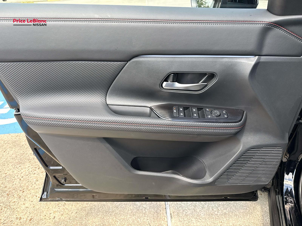 2027 Nissan Kicks SR Super Black at Price LeBlanc Nissan