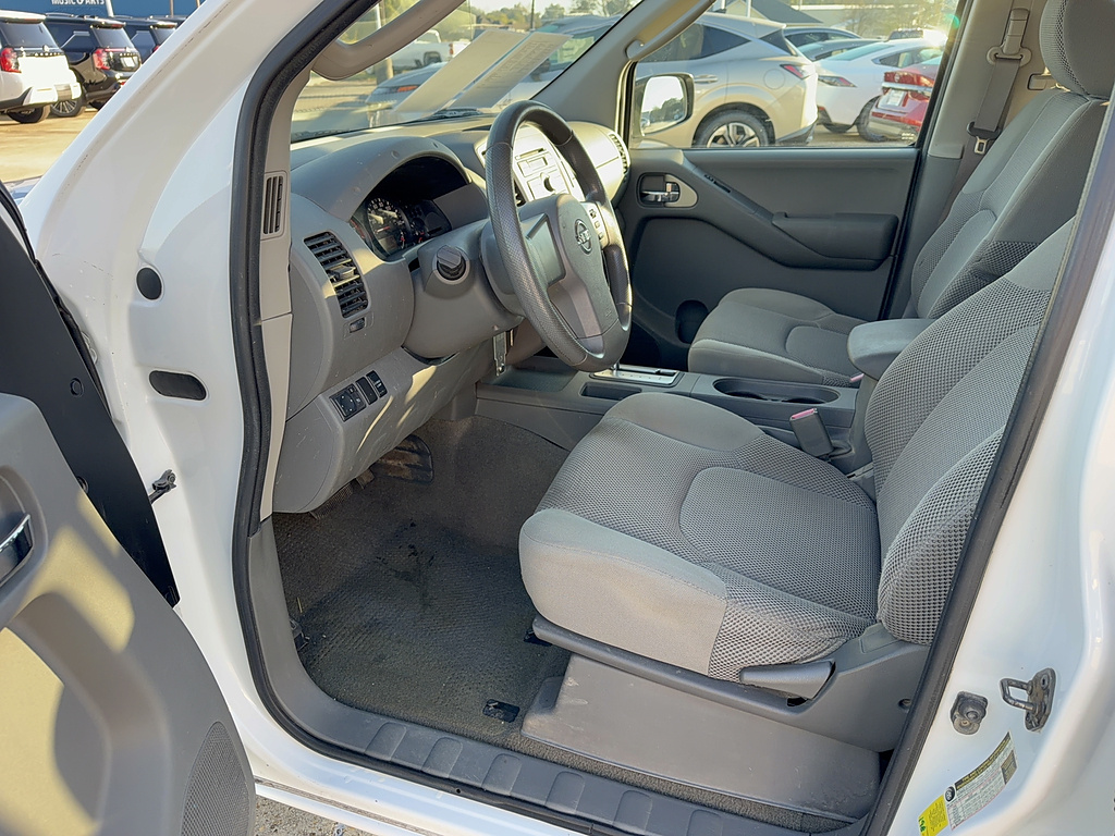 2010 Nissan Frontier photo 21 of 25