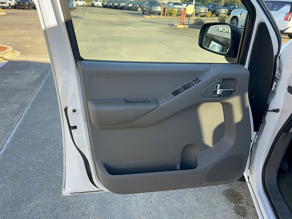 2010 Nissan Frontier photo 20 of 25