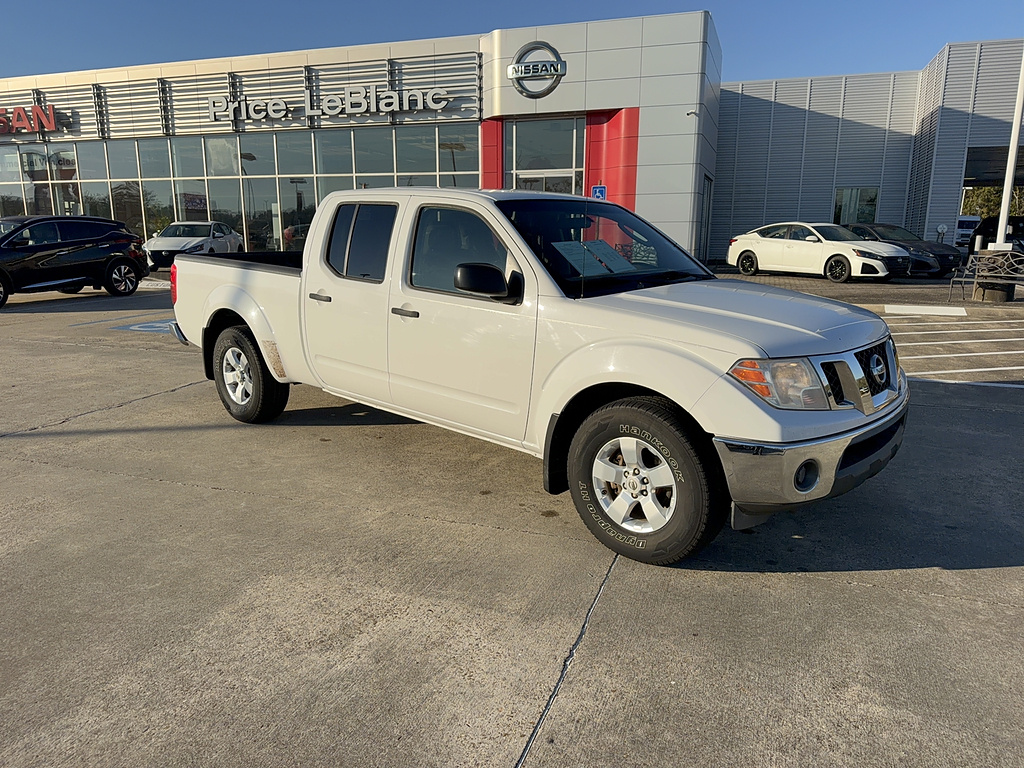 2010 Nissan Frontier photo 2 of 25