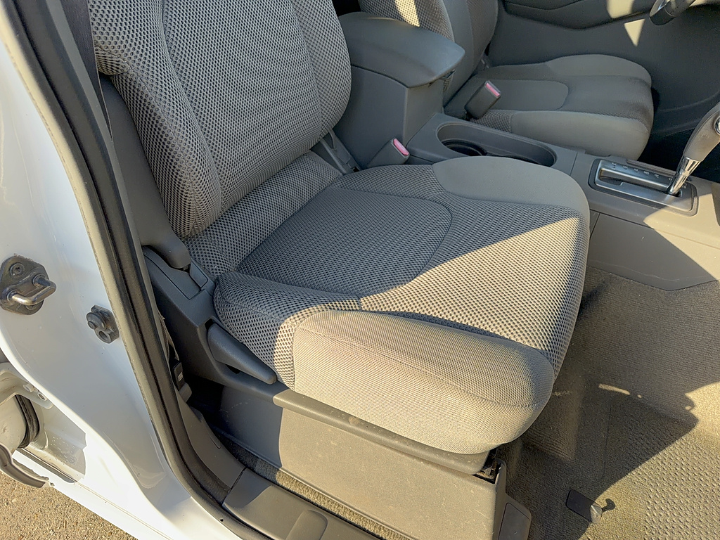 2010 Nissan Frontier photo 14 of 25