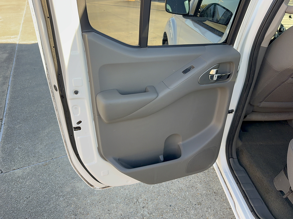 2010 Nissan Frontier photo 18 of 25