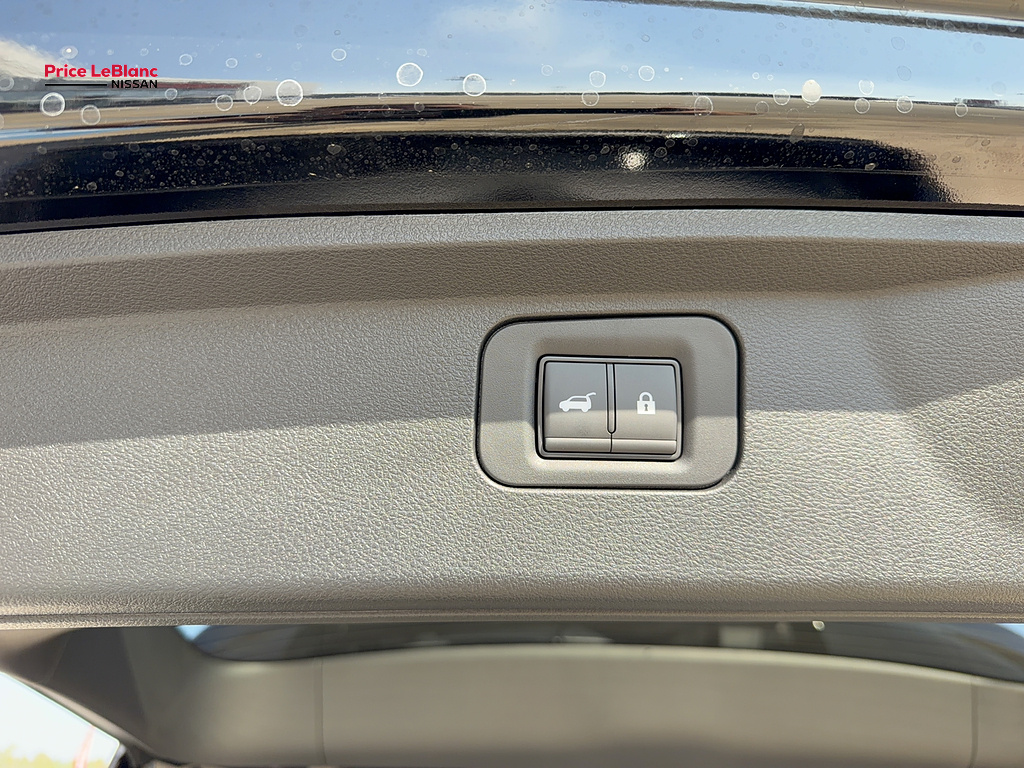 2027 Nissan Armada photo 24 of 34