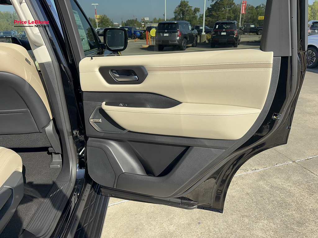 2027 Nissan Armada photo 18 of 34