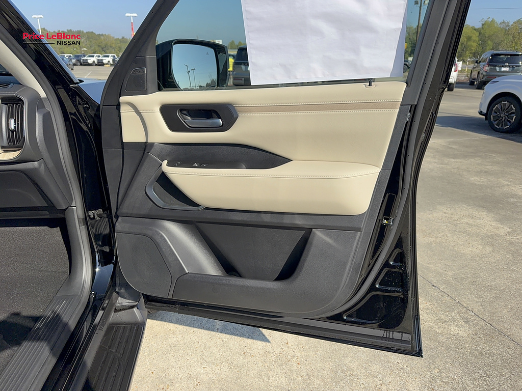 2027 Nissan Armada photo 13 of 34