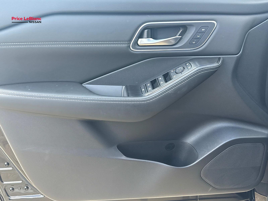 2026 Nissan Rogue Platinum - 11
