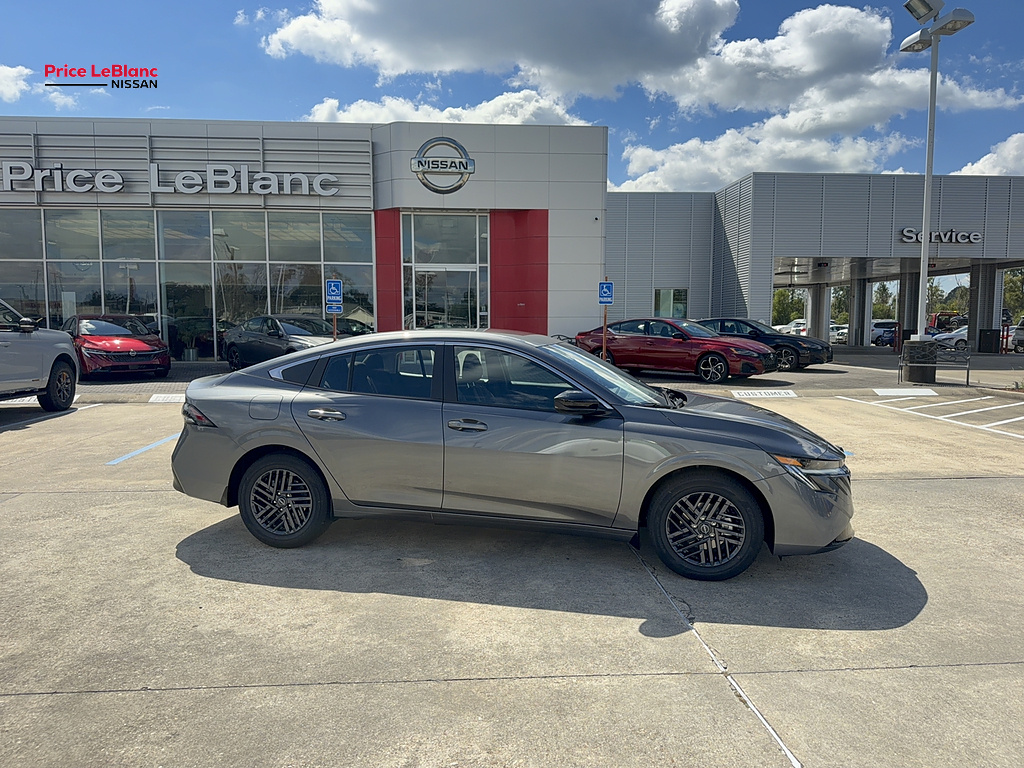 2027 Nissan Sentra photo 2 of 19