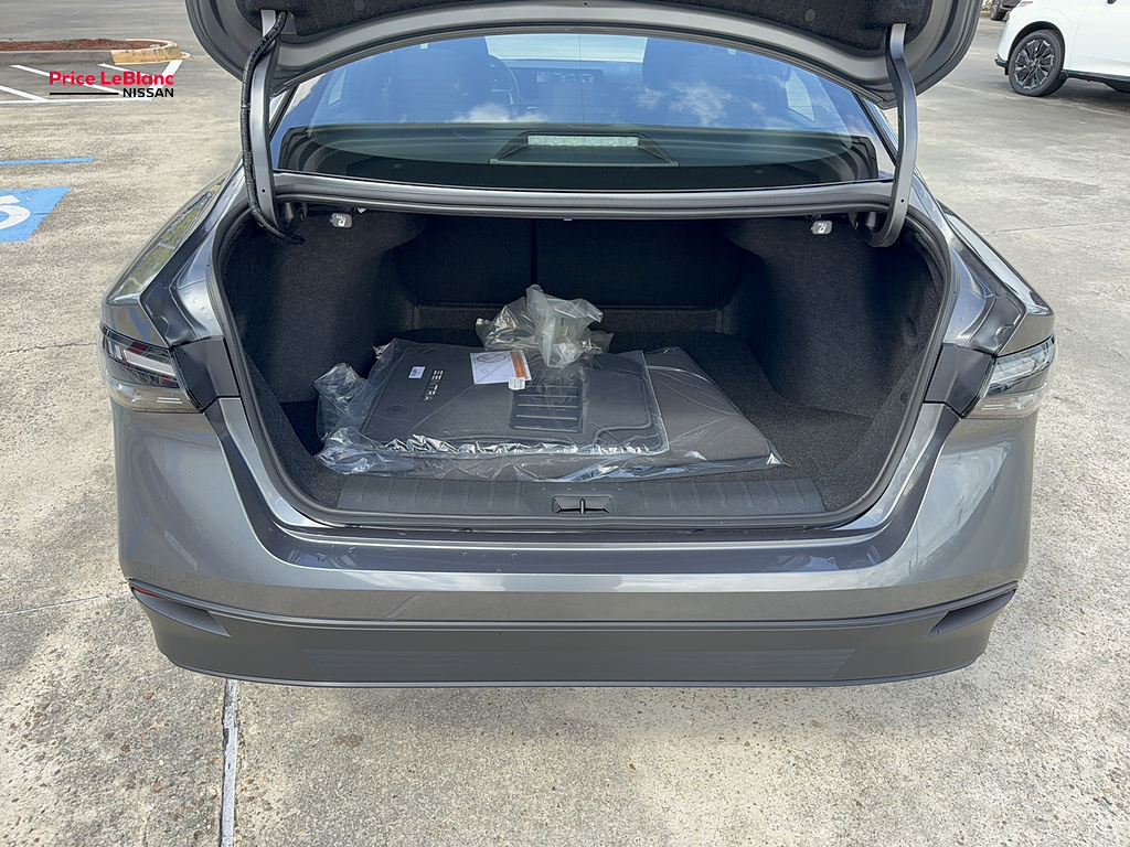 2027 Nissan Sentra photo 12 of 19
