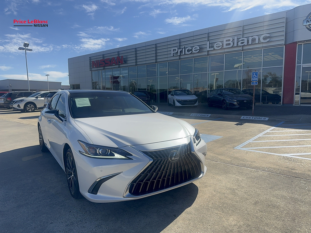 2025 Lexus ES photo 2 of 40