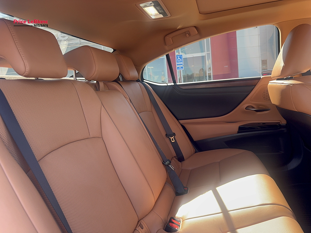 2025 Lexus ES photo 12 of 40