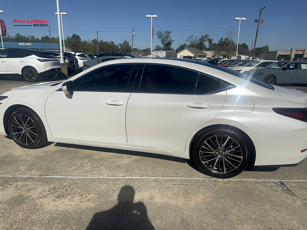 2025 Lexus ES photo 5 of 40