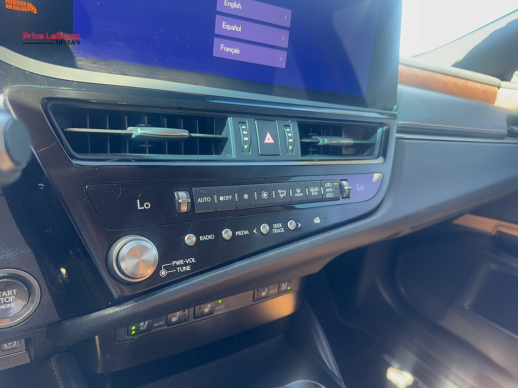 2025 Lexus ES photo 25 of 40