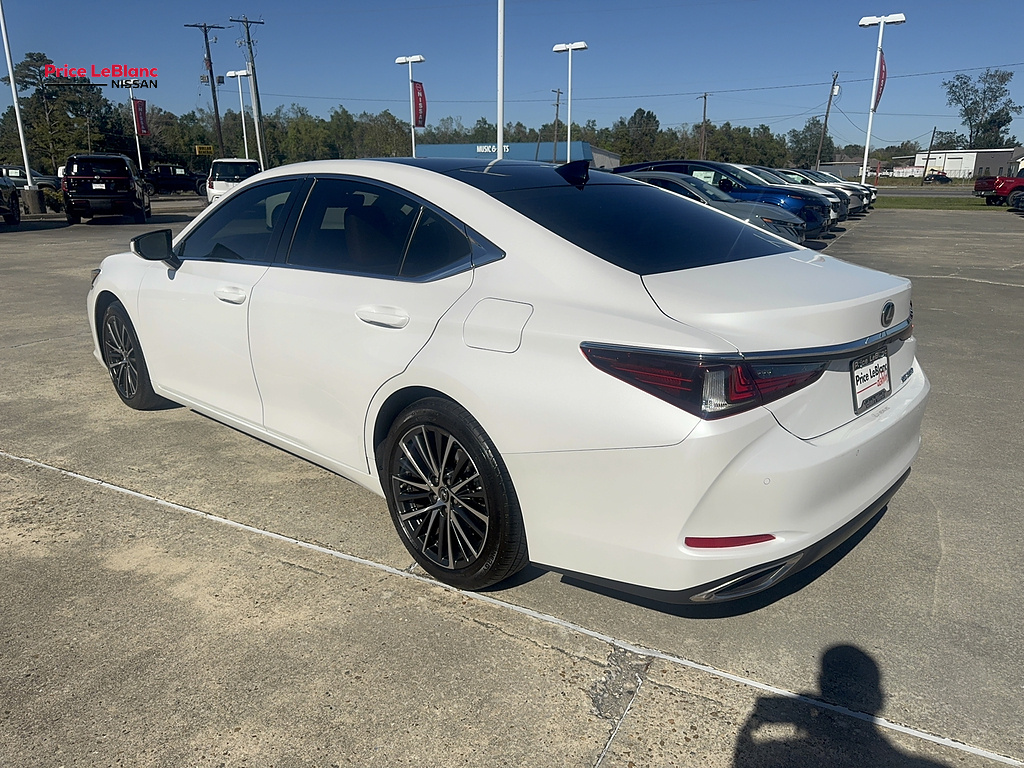 2025 Lexus ES photo 6 of 40