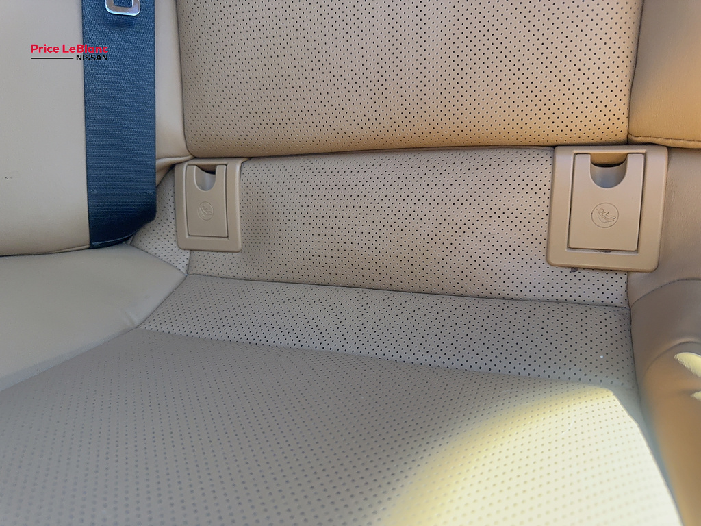2025 Lexus ES photo 33 of 40