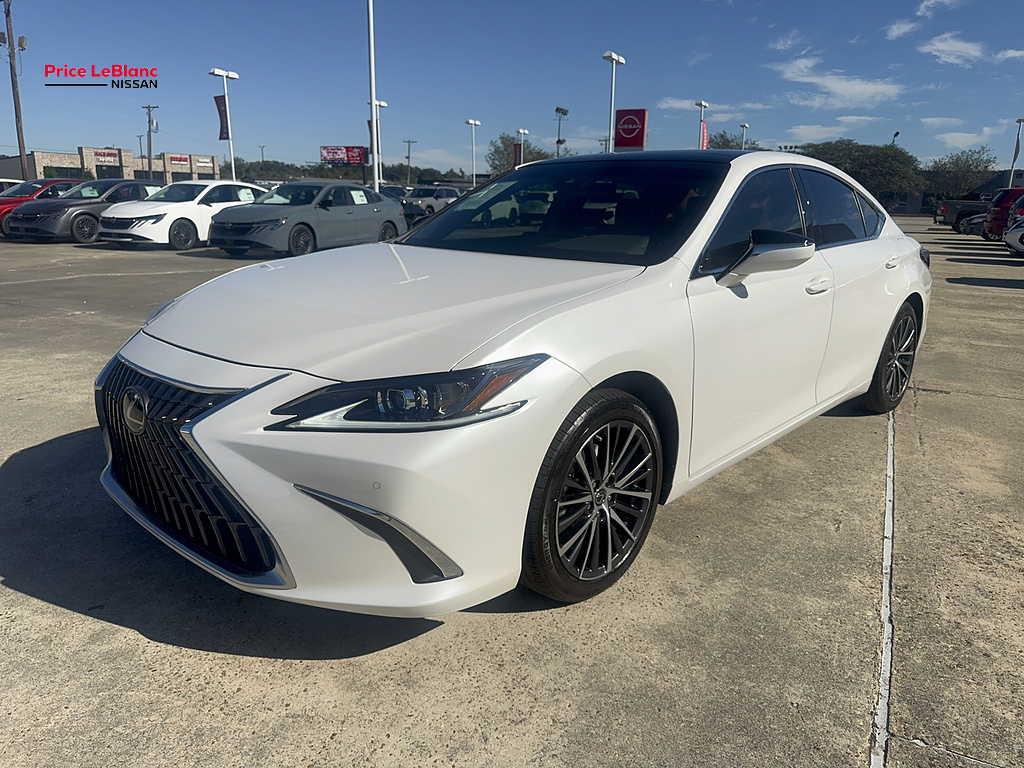 2025 Lexus ES photo 4 of 40