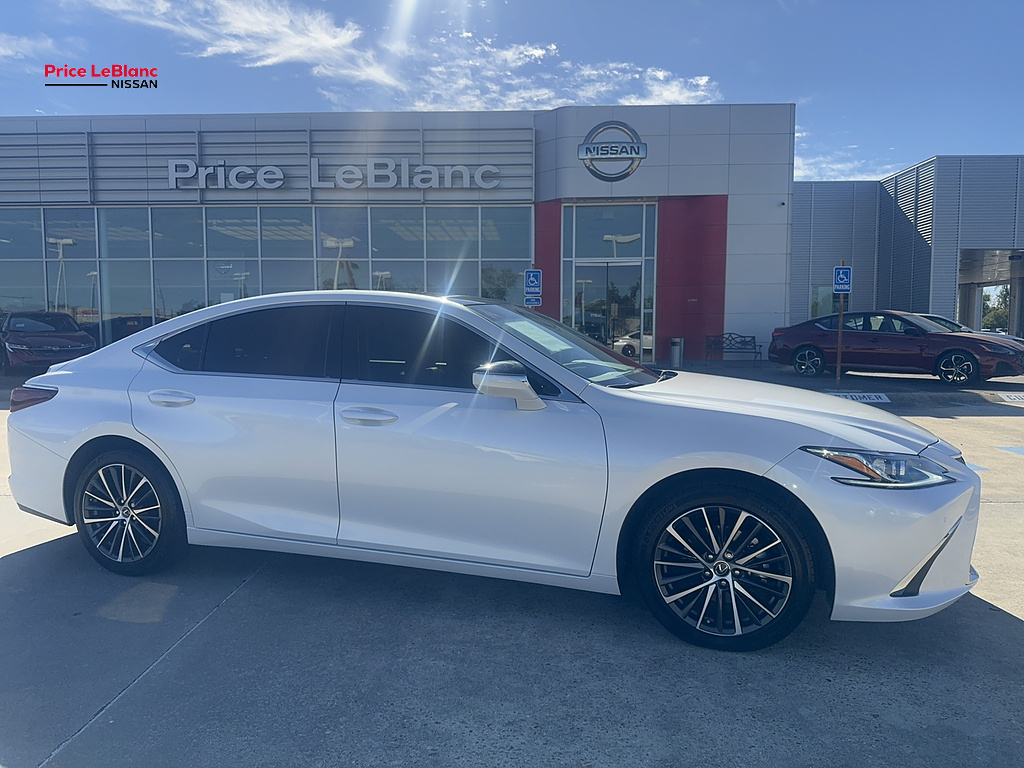 2025 Lexus ES photo 9 of 40