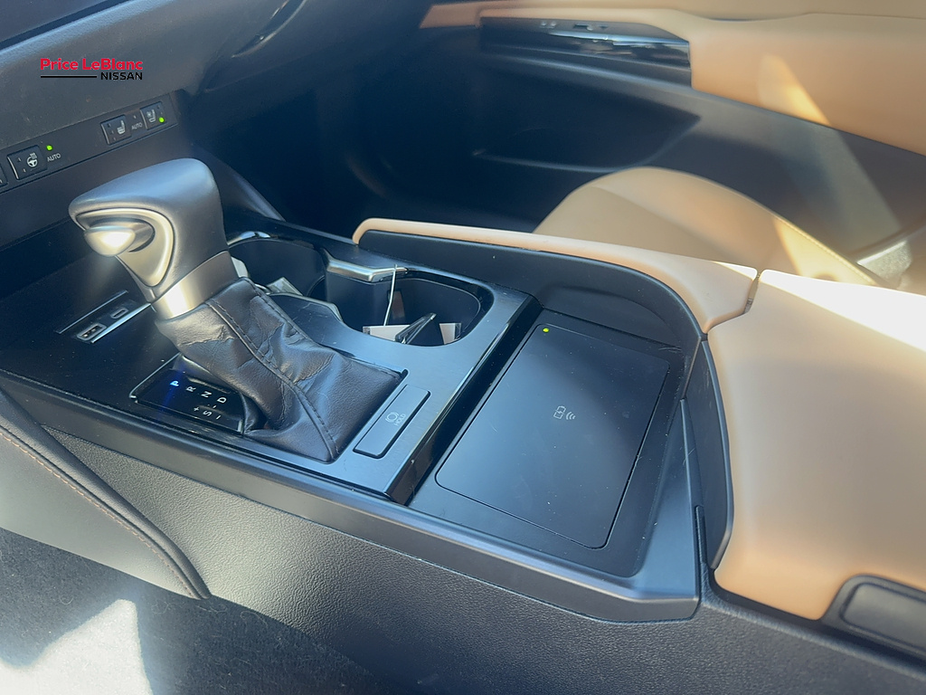 2025 Lexus ES photo 22 of 40