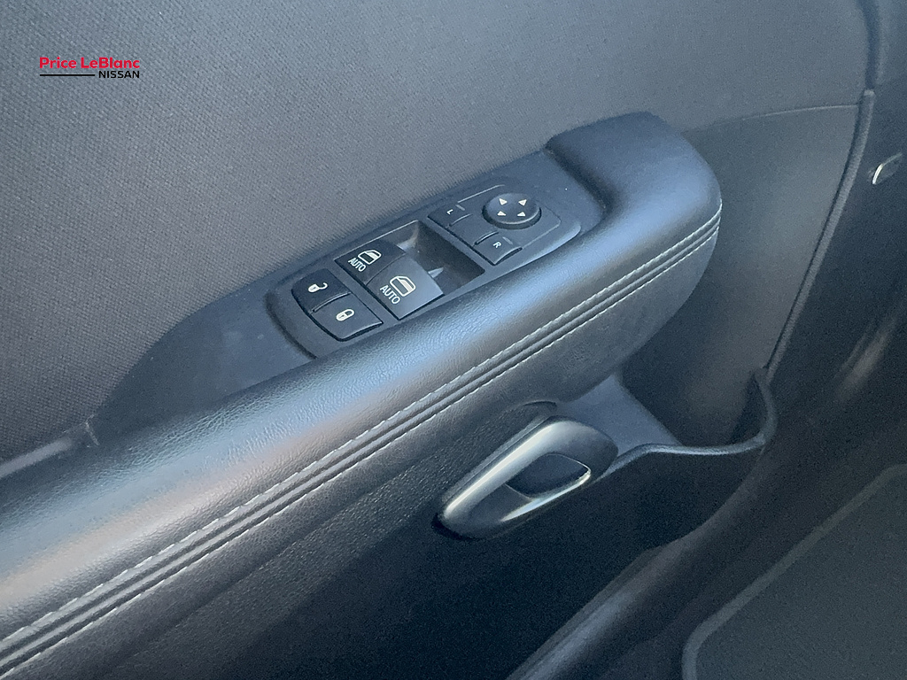 2023 Dodge Challenger photo 24 of 30