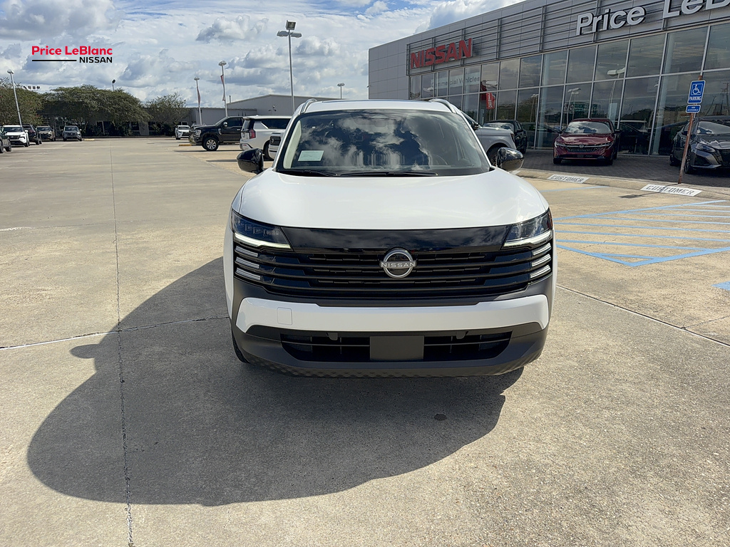 2027 Nissan Kicks photo 2 of 17