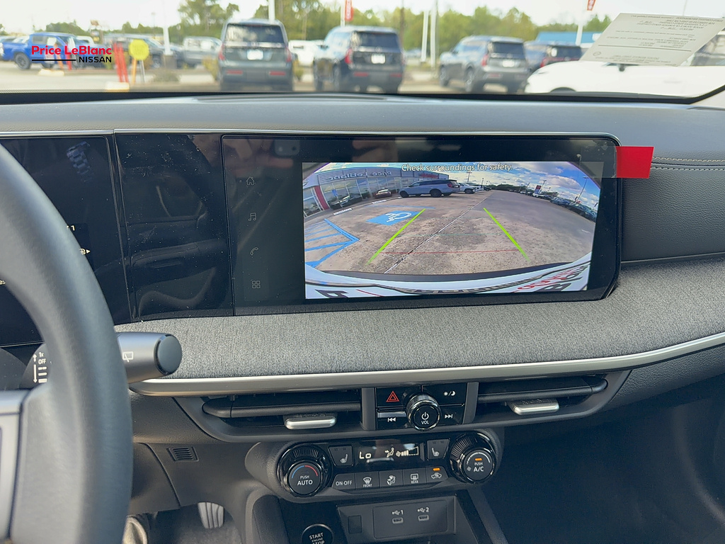 2027 Nissan Kicks photo 16 of 17
