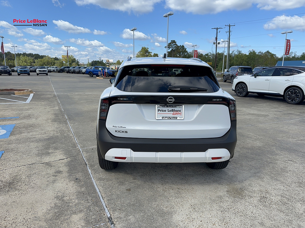 2027 Nissan Kicks photo 6 of 17