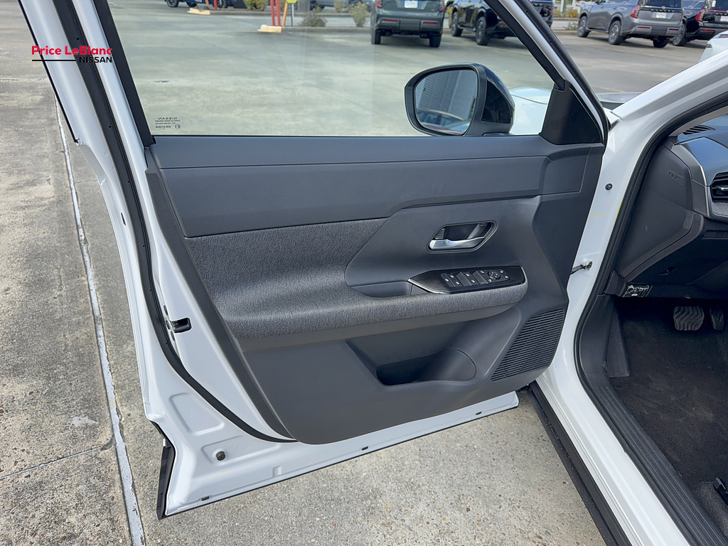 2027 Nissan Kicks photo 13 of 17