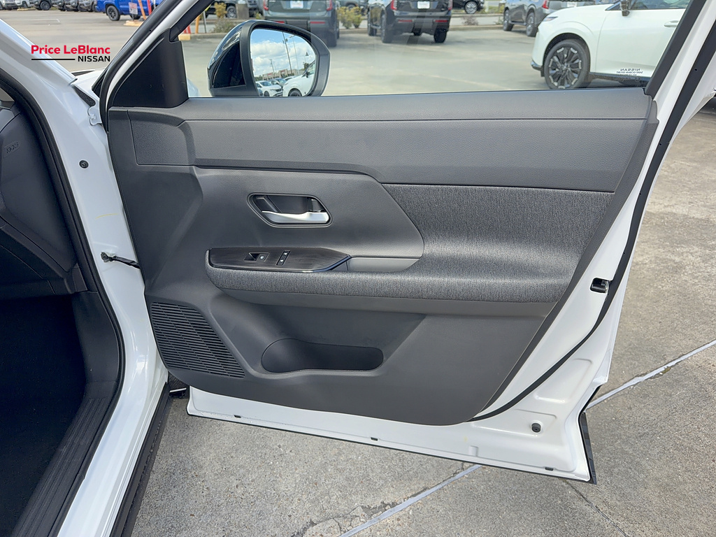 2027 Nissan Kicks photo 9 of 17