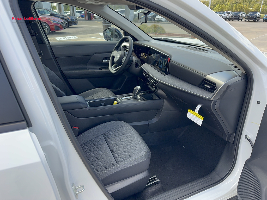 2027 Nissan Kicks photo 8 of 17
