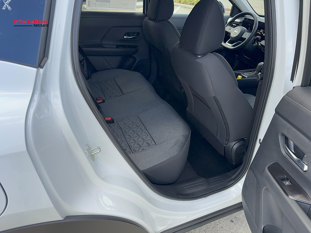 2027 Nissan Kicks photo 11 of 17