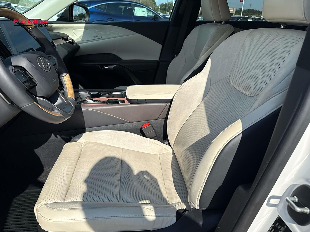 2023 Lexus RX Luxury Eminent White Pearl at Team Honda