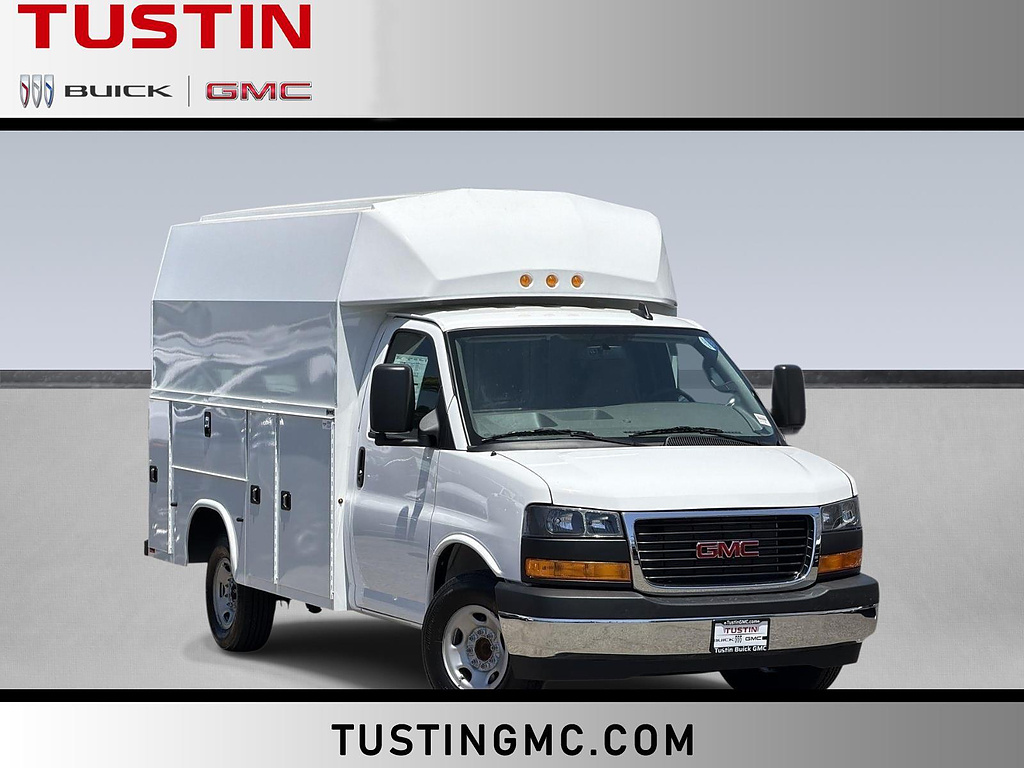 Summit White 2025 GMC Savana Chassis Van Rear-Wheel Drive 8-Speed Automatic