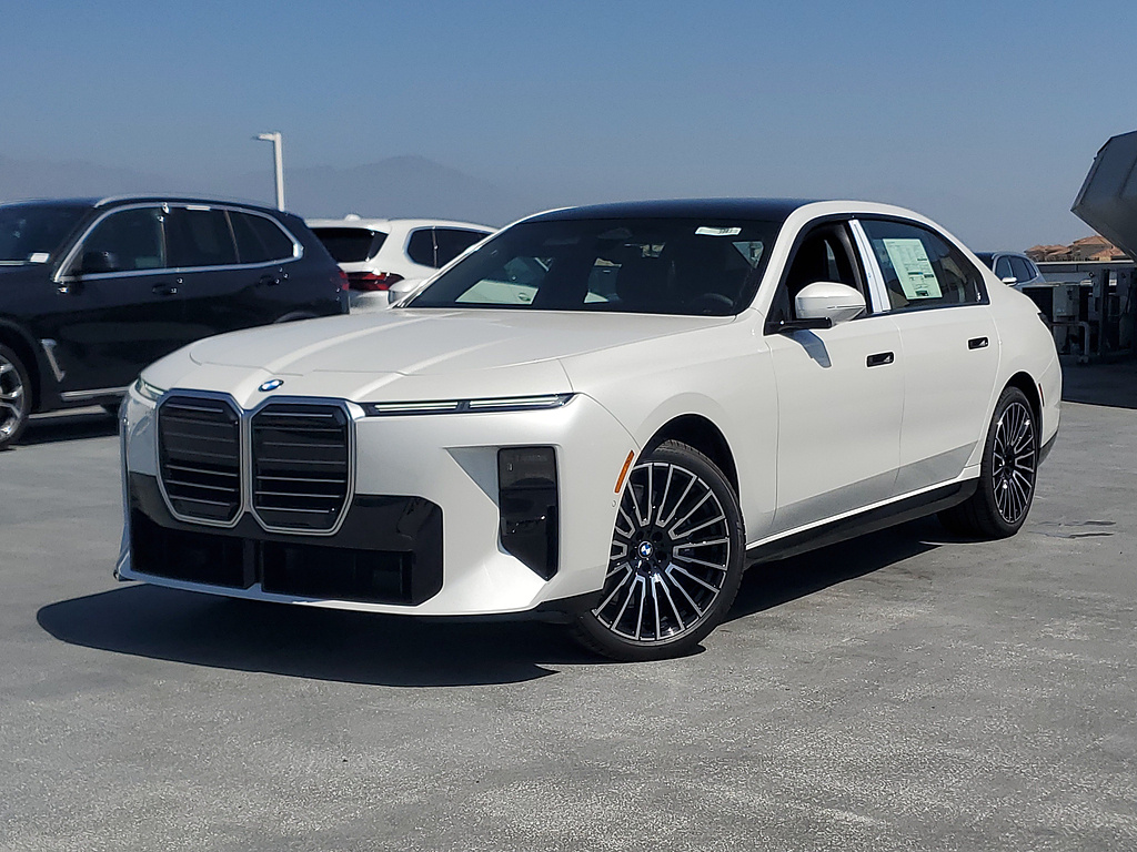 Mineral White Metallic 2027 BMW 7 Series Sedan Rear-Wheel Drive 8-Speed Automatic
